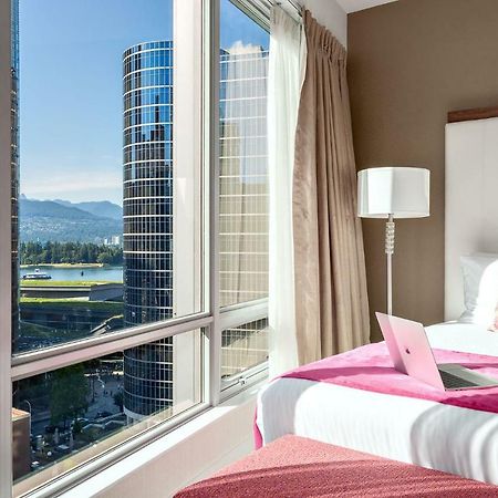 Auberge Vancouver Hotel Екстер'єр фото