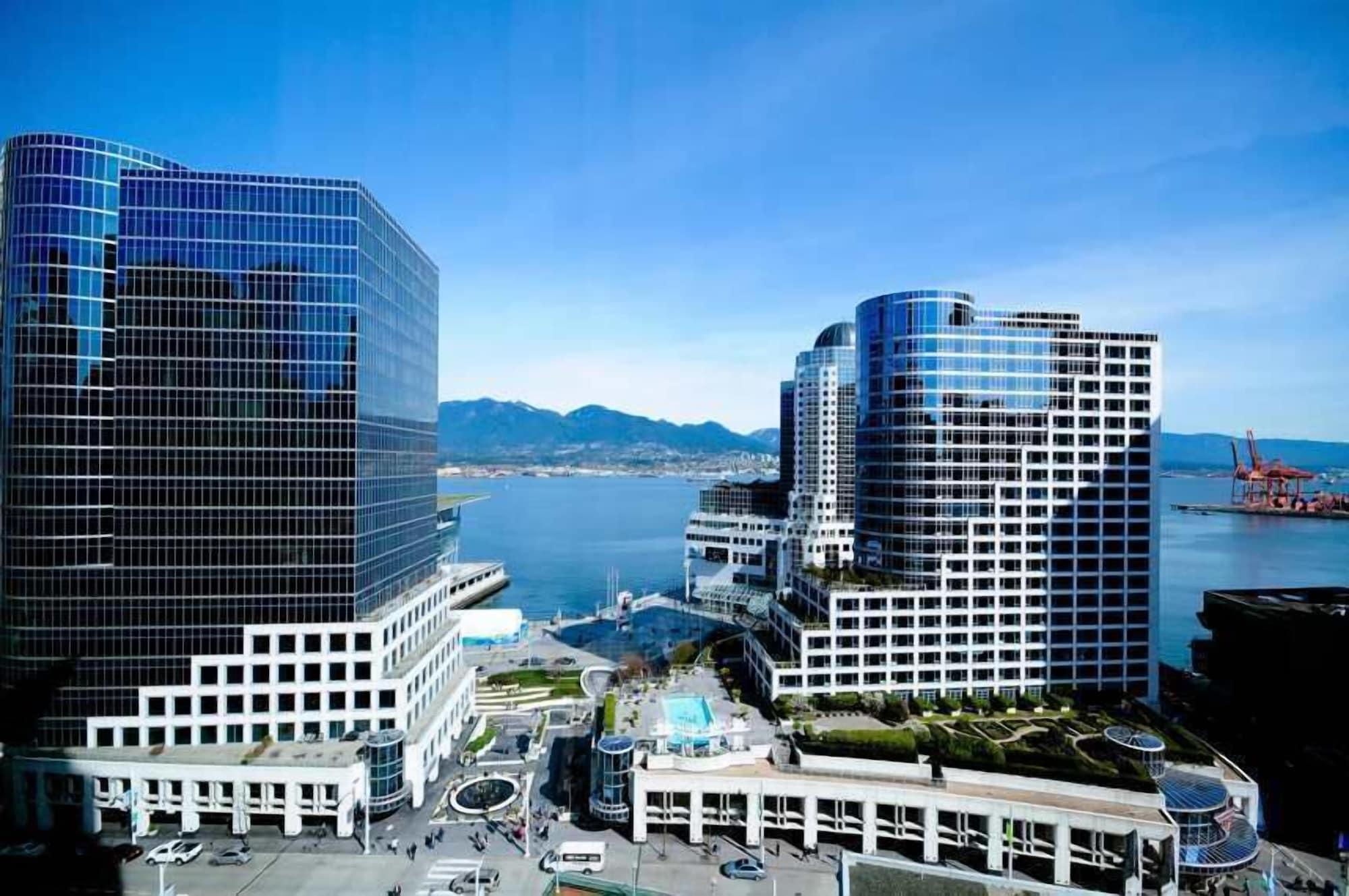 Auberge Vancouver Hotel Екстер'єр фото