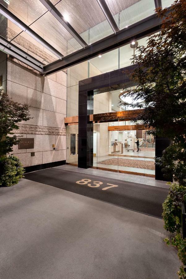 Auberge Vancouver Hotel Екстер'єр фото
